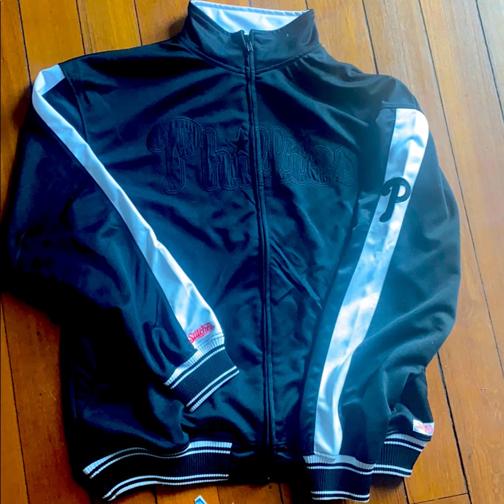 Phillies zip up